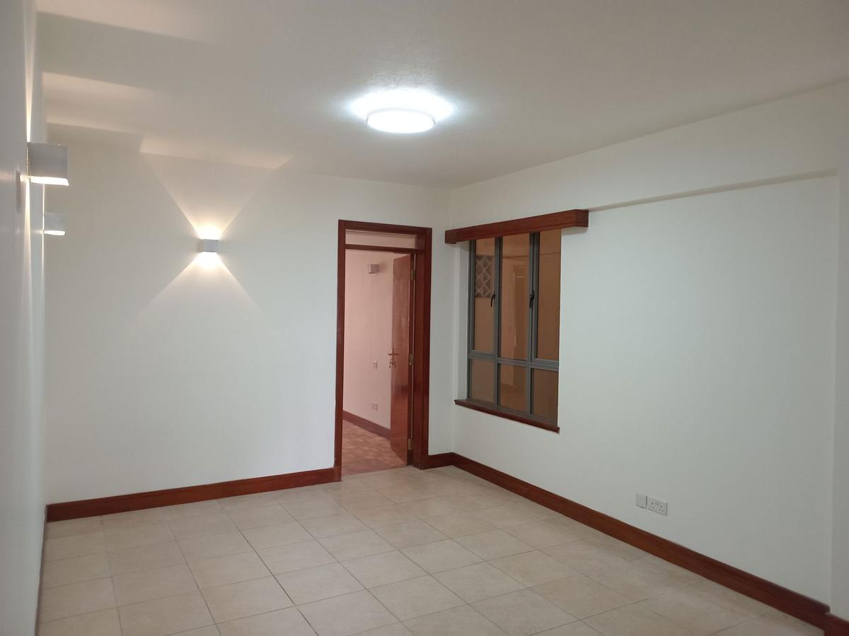 4 Bed Apartment with En Suite in Parklands - 11