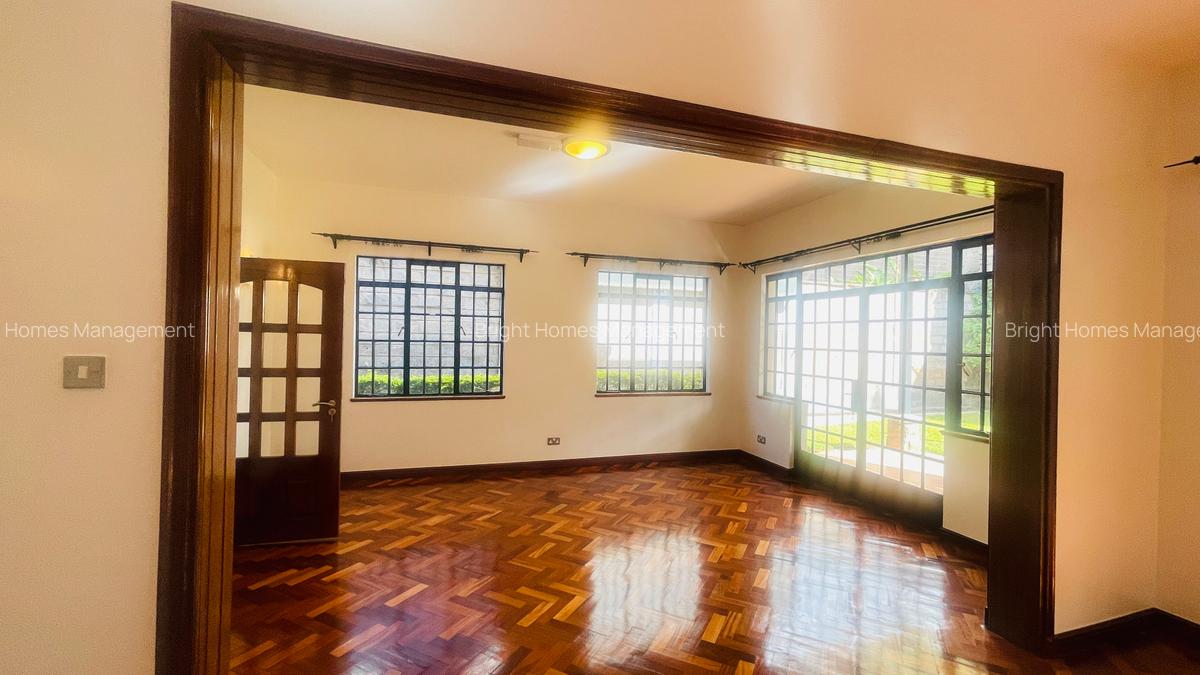 5 Bed Townhouse with En Suite in Lavington - 3