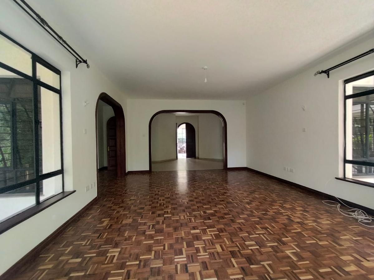 5 Bed Townhouse with En Suite in Westlands Area - 12