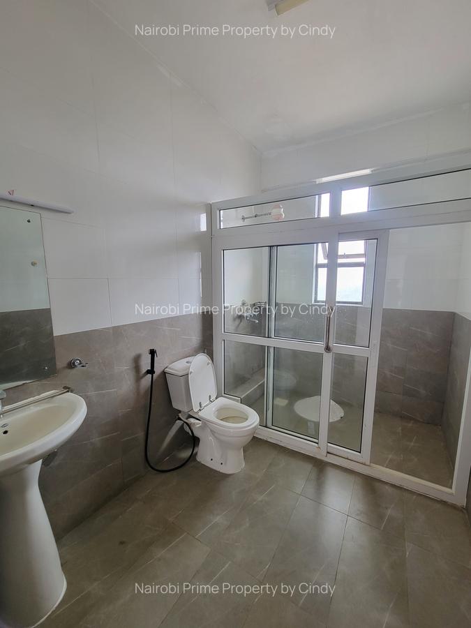 Serviced 4 Bed Apartment with En Suite at 2Nd Avenue - 5