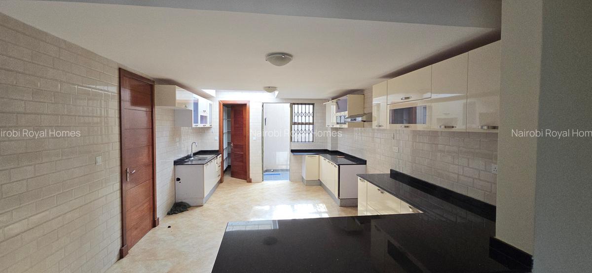 5 Bed Townhouse with En Suite at Lavington Green - 12