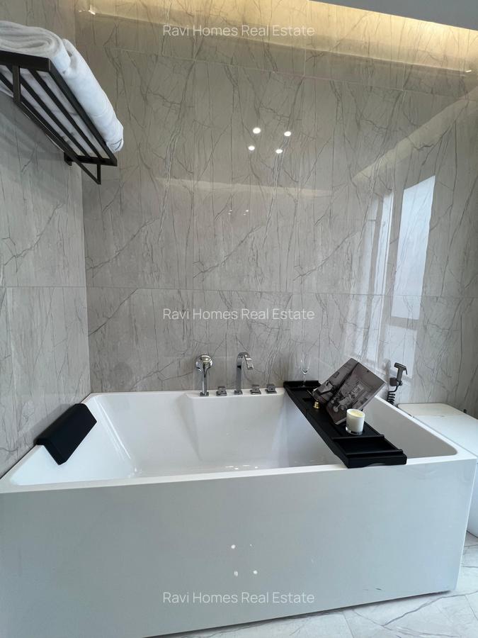 4 Bed Apartment with En Suite - 15