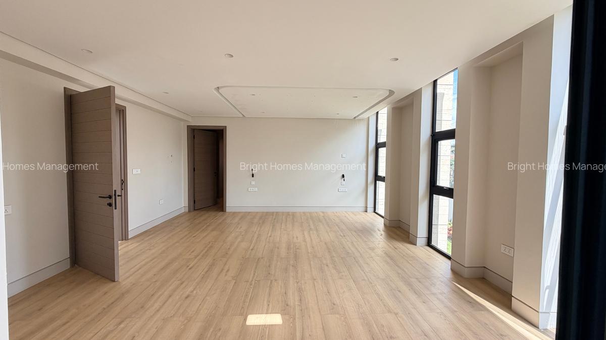5 Bed Townhouse with En Suite in Westlands Area - 12