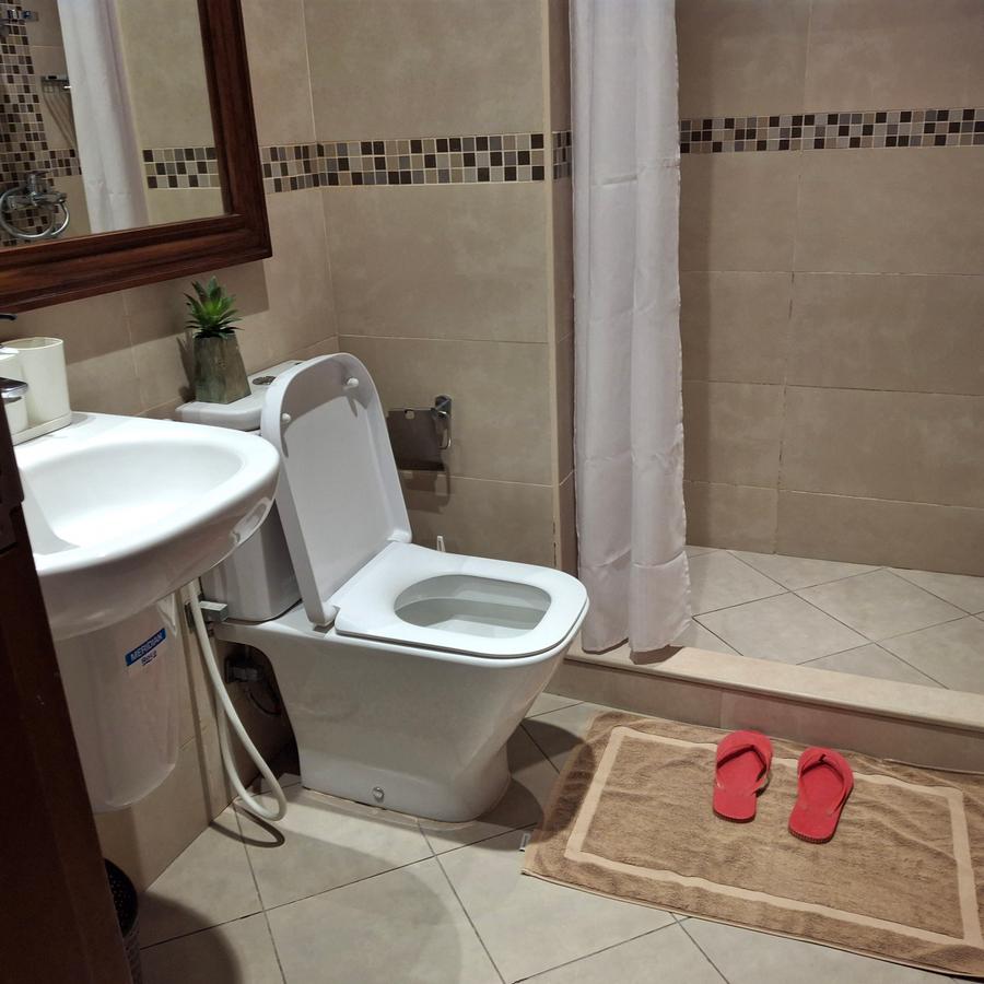 Serviced 2 Bed Apartment with En Suite at Tudor - 14