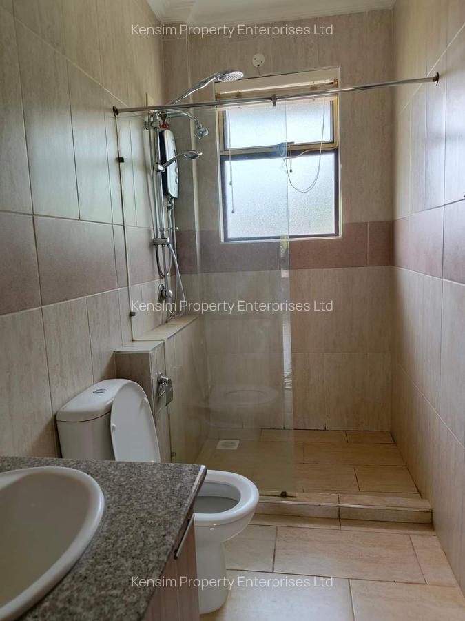 4 Bed Townhouse with En Suite in Ridgeways - 7