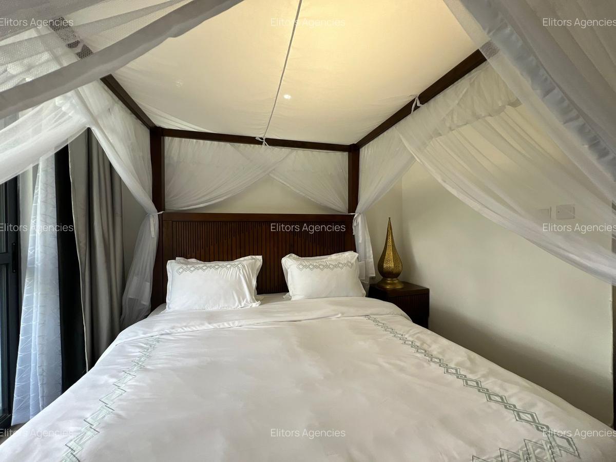 Serviced 2 Bed Apartment with En Suite at Riverside Dr - 16