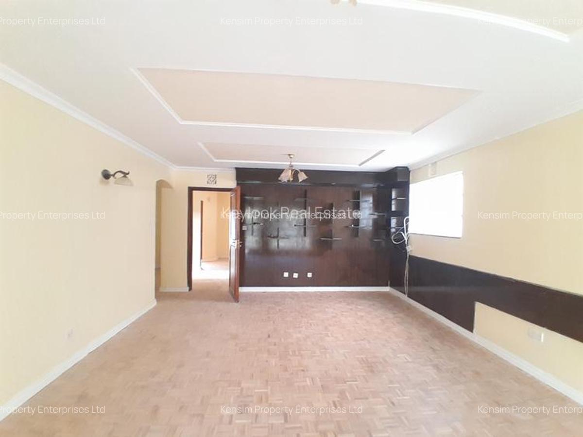 5 Bed Townhouse with En Suite in Lavington - 2