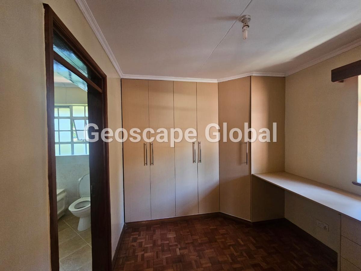 4 Bed House with En Suite in Runda - 12