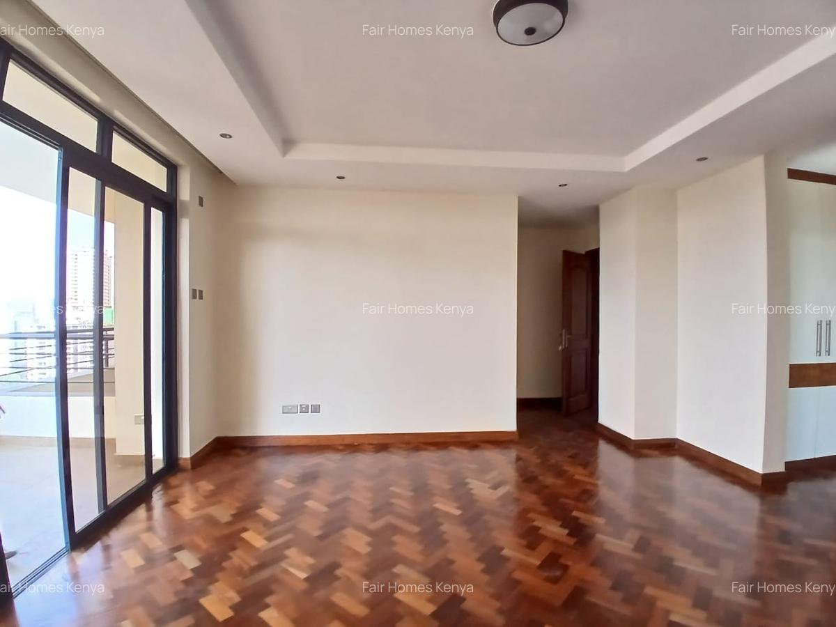 3 Bed Apartment with En Suite at Riverside Drive - 13