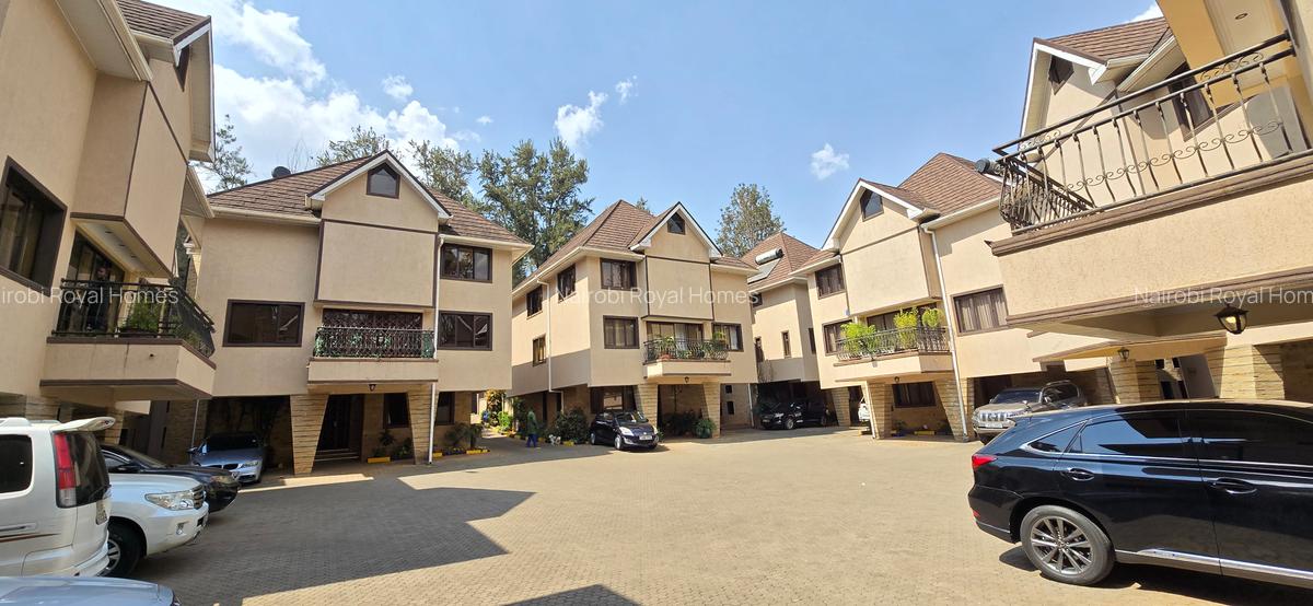 5 Bed Townhouse with En Suite at Lavington Green - 1