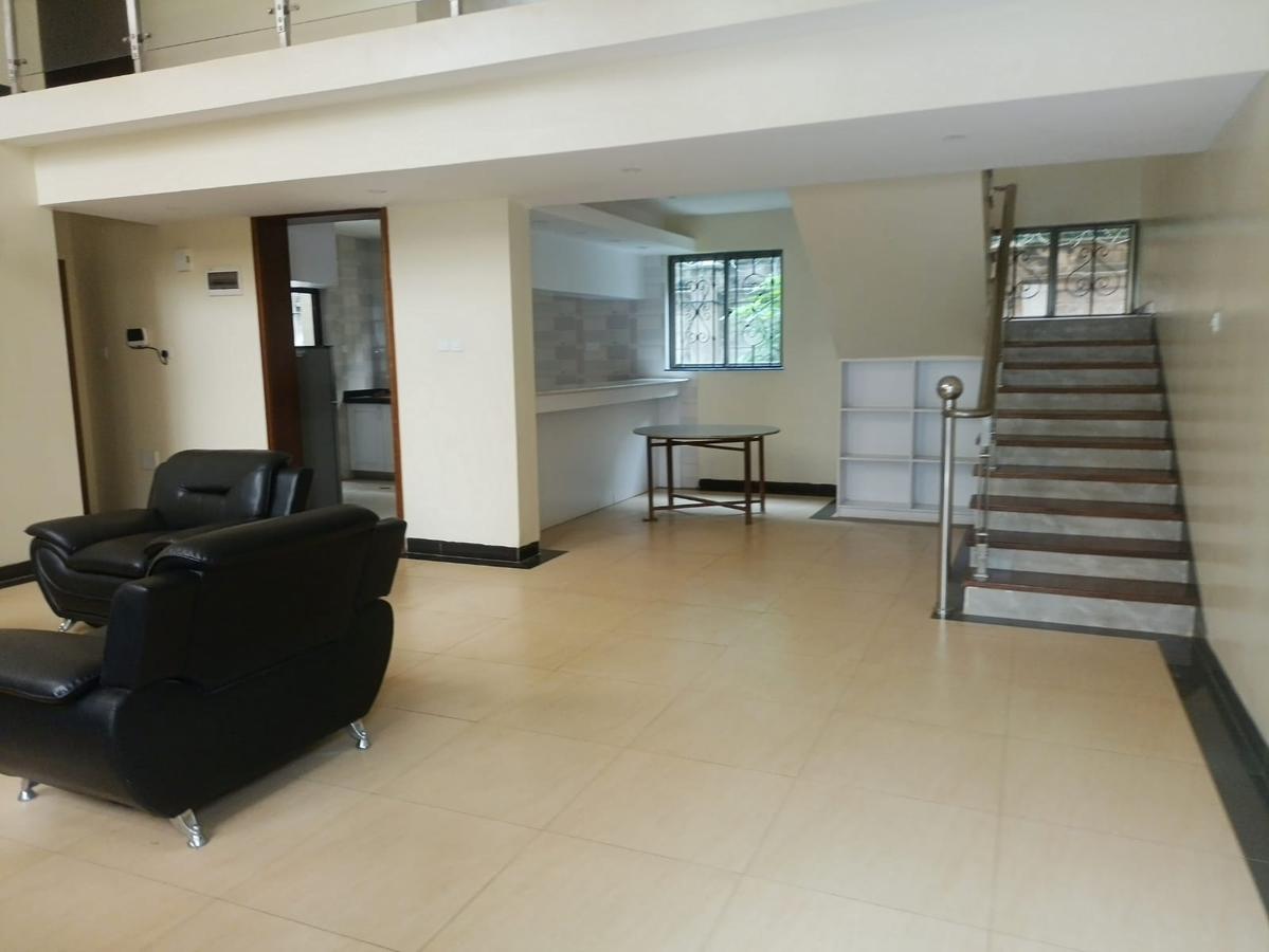 5 Bed Townhouse with En Suite in Lavington - 3