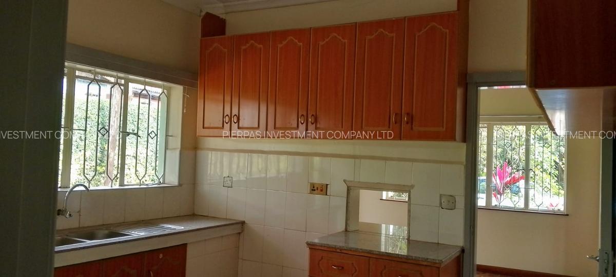 4 Bed Townhouse with En Suite in Garden Estate - 3