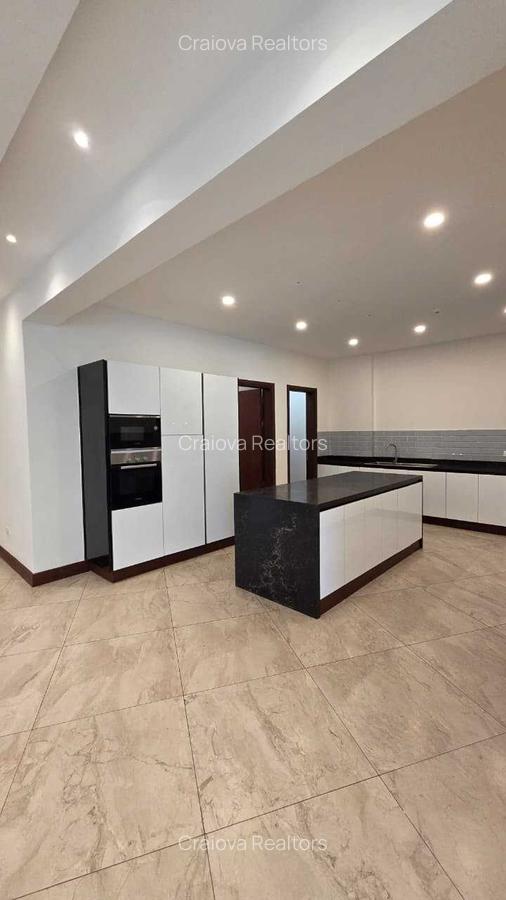 4 Bed Apartment with En Suite at City Drive - 5