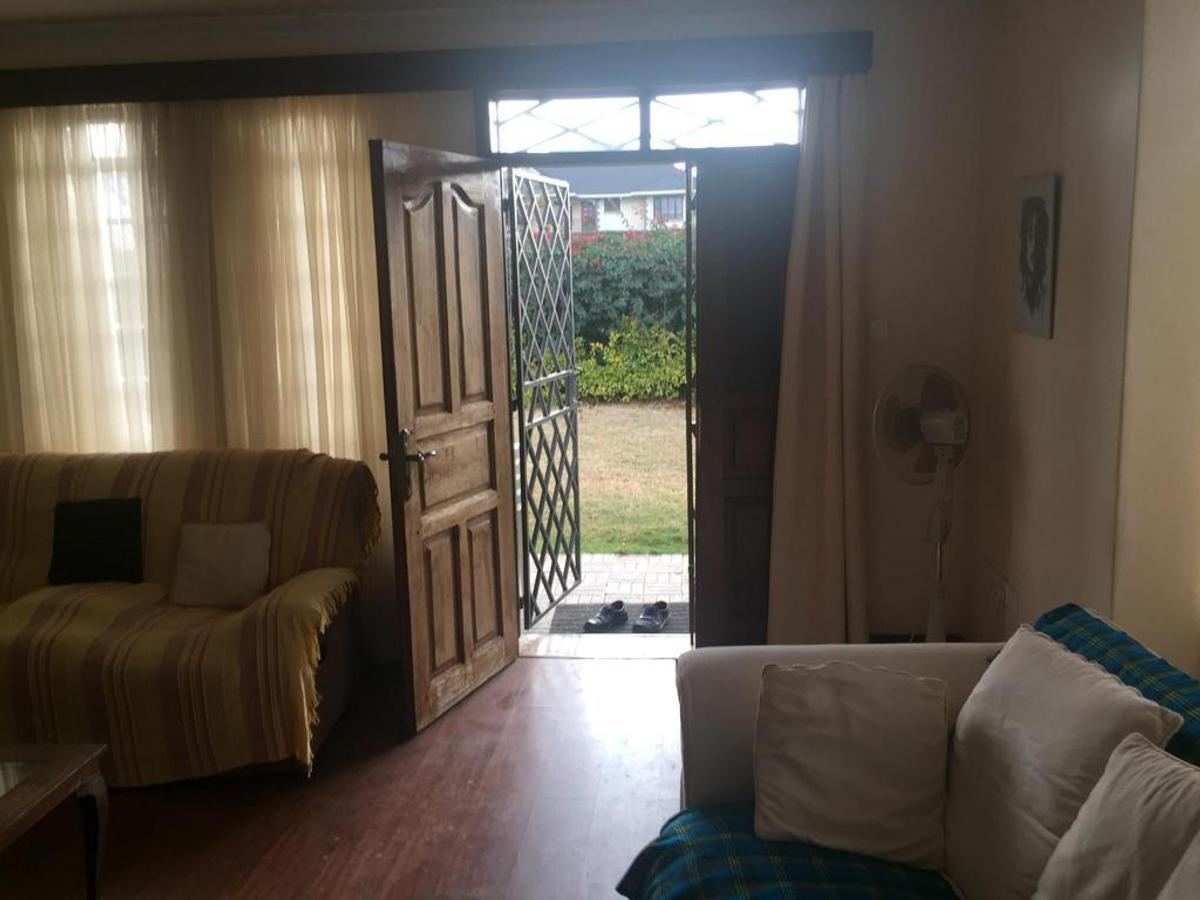 5 Bed House with En Suite in Garden Estate - 10