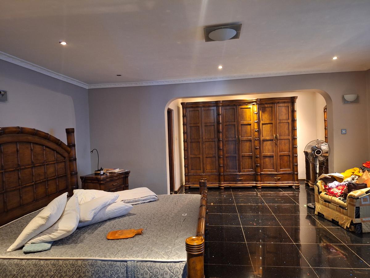 5 Bed Townhouse with En Suite in General Mathenge - 8