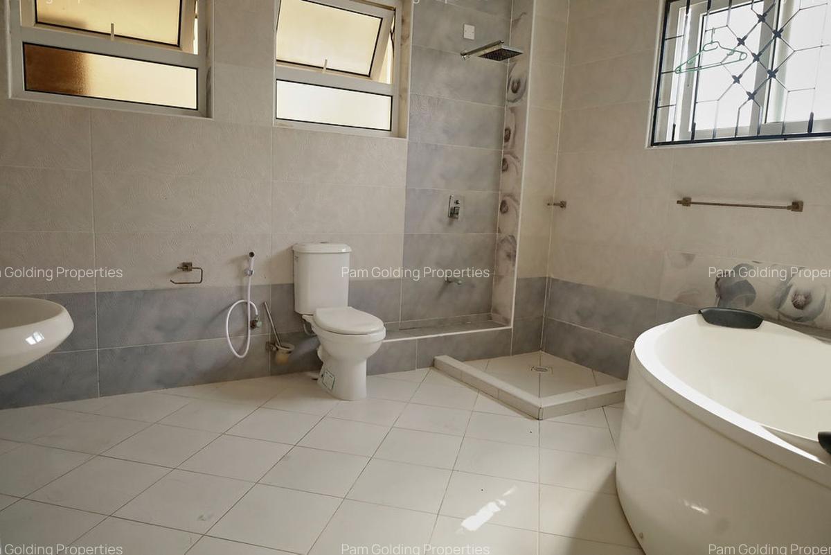 4 Bed Apartment with En Suite at 1St Avenue - 11