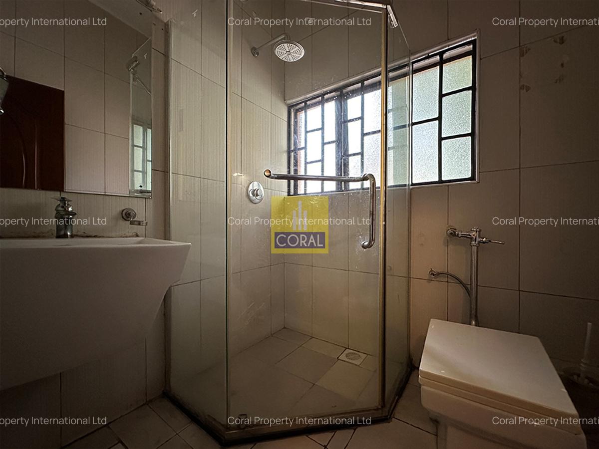 4 Bed Townhouse in Parklands - 11