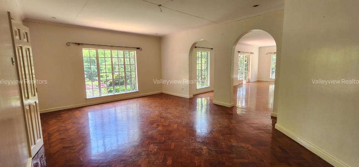 4 Bed House with En Suite at Lavington - 12