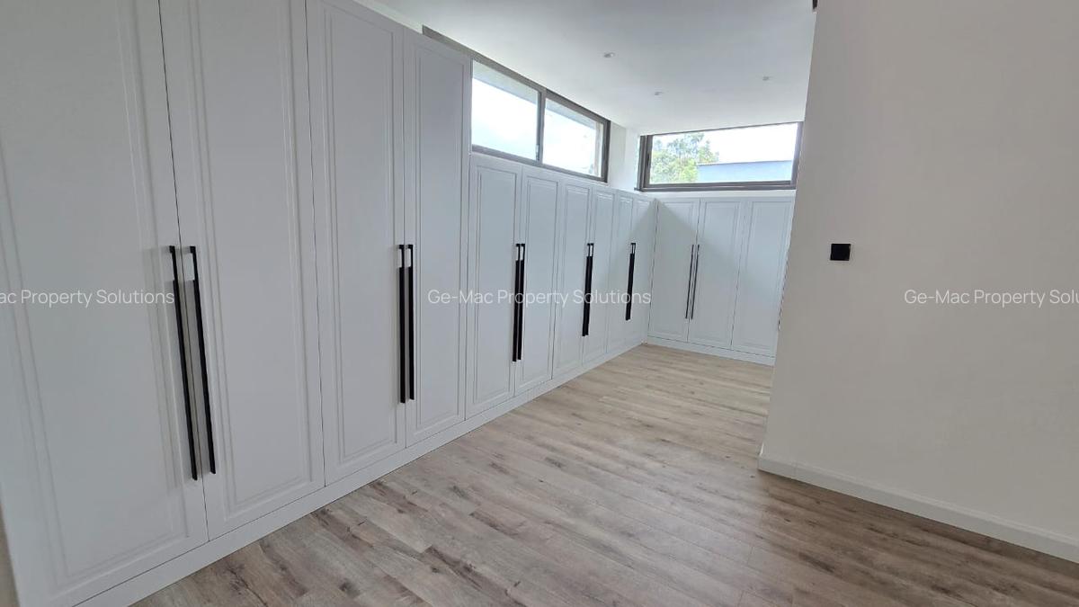 5 Bed Villa with En Suite in Lavington - 14