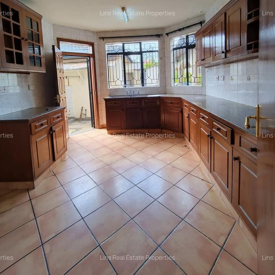 4 Bed Townhouse with En Suite in Lavington - 16