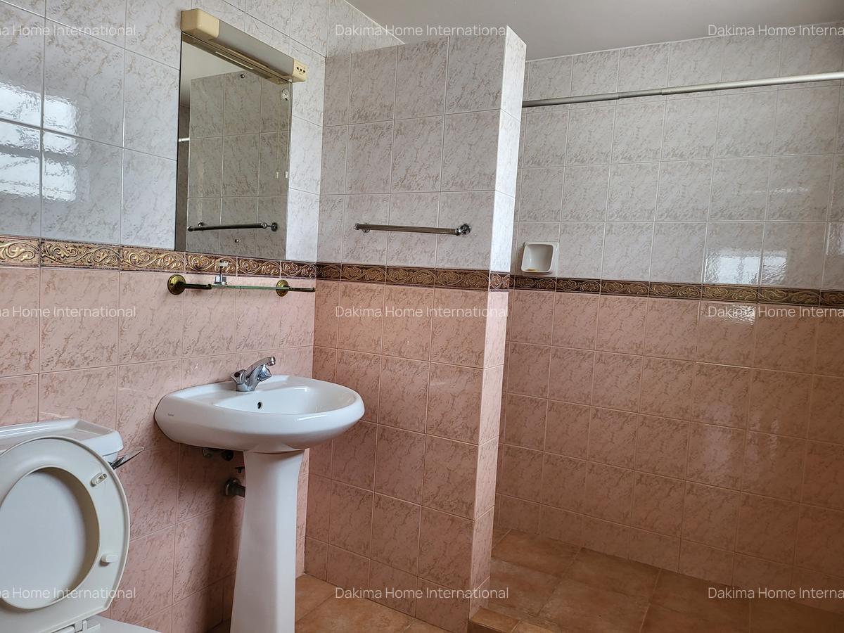 5 Bed Townhouse with En Suite in Spring Valley - 8