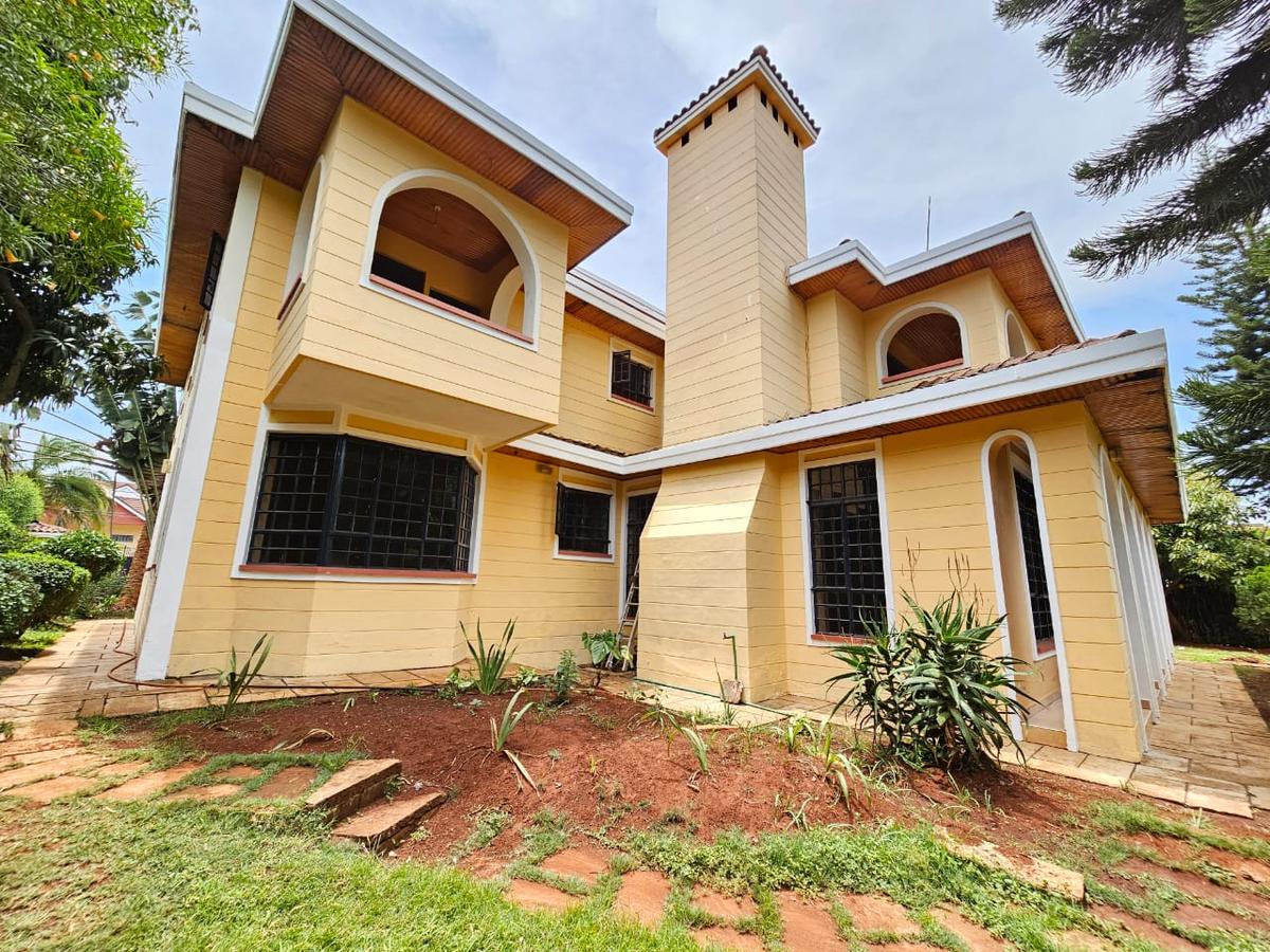 5 Bed House with En Suite in Runda - 1