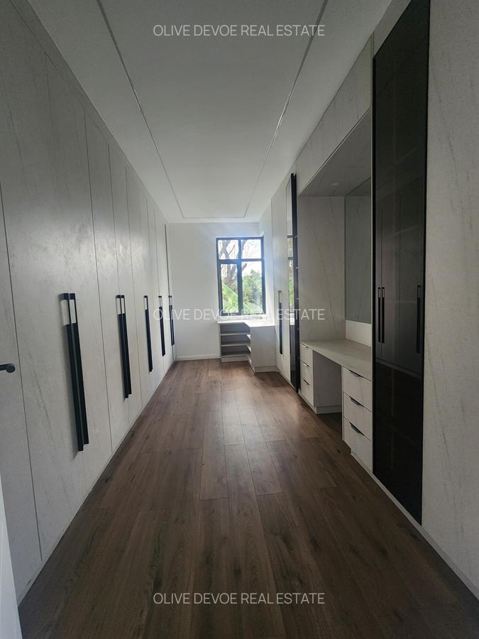 5 Bed Villa with En Suite in Lavington - 6