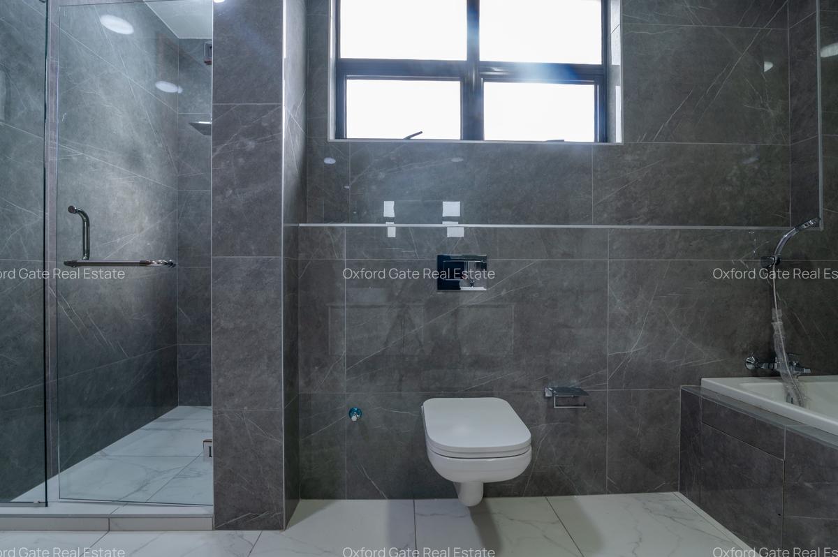 5 Bed Townhouse with En Suite at Lavington - 13