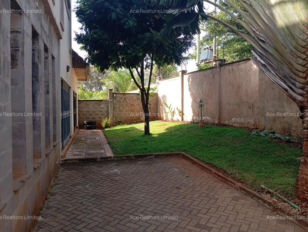 5 Bed Villa with En Suite at Lavington Estate Nairobi - 10