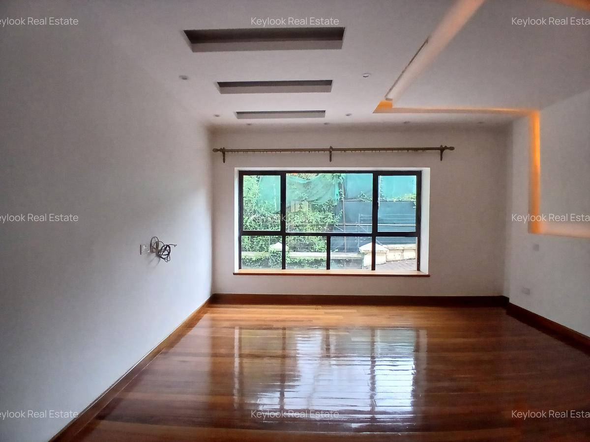 4 Bed Townhouse with En Suite at Lavington - 10