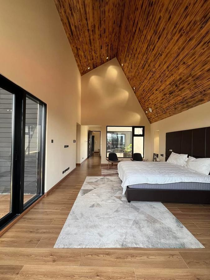4 Bed House with En Suite in Lavington - 9