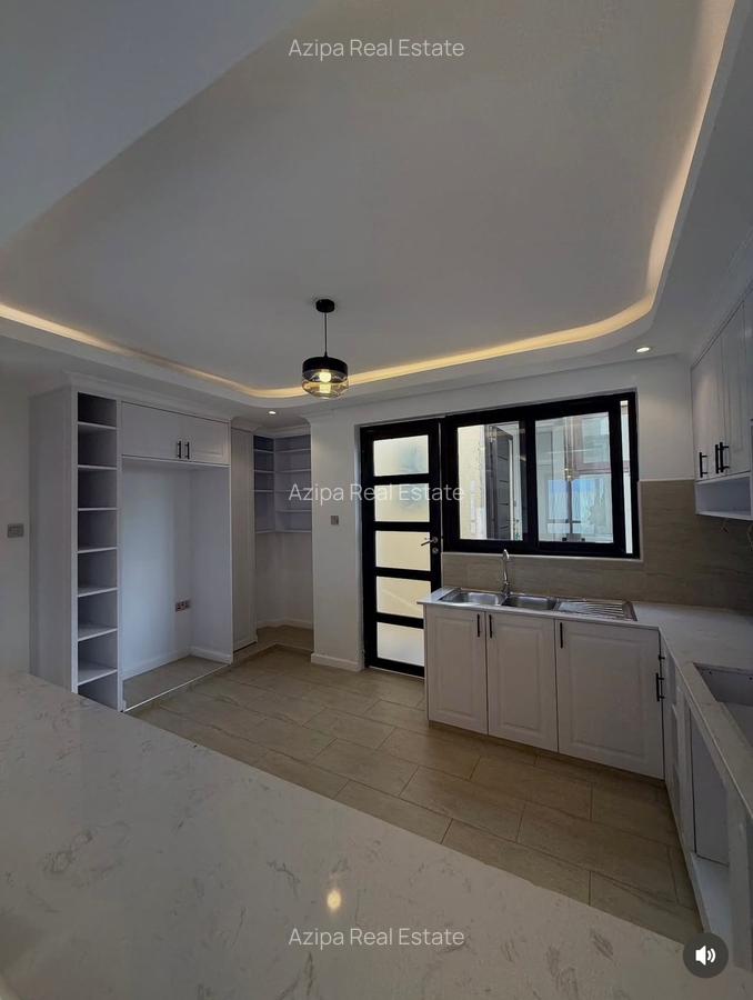 4 Bed Villa with Swimming Pool in Kitengela - 11