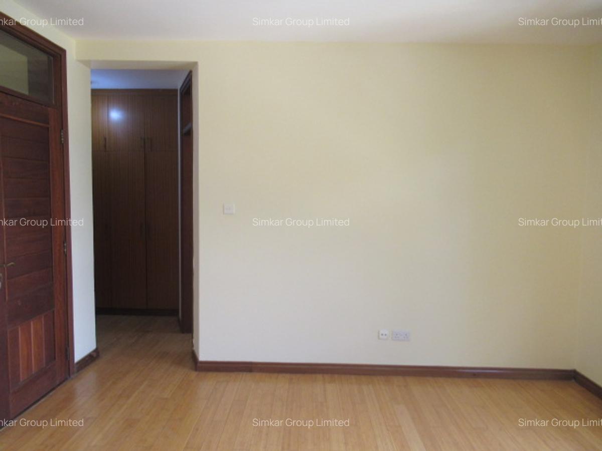 4 Bed Apartment with En Suite at Riverside Drive - 13