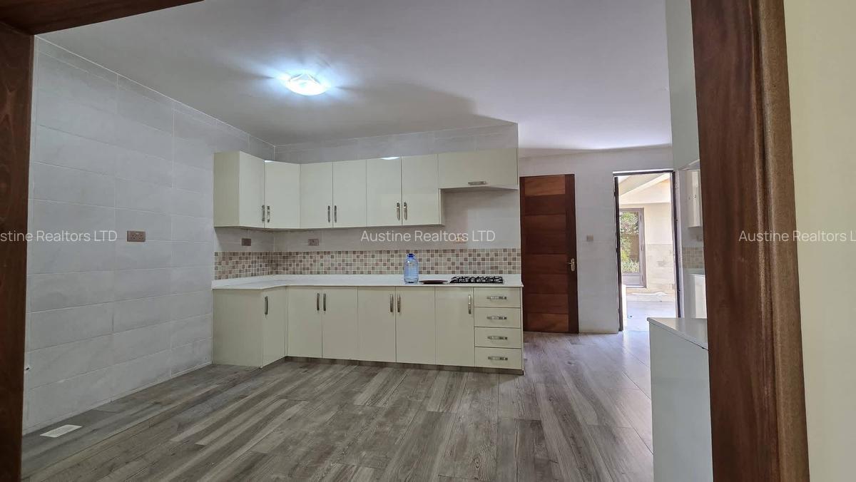 5 Bed Townhouse with En Suite in Runda - 16