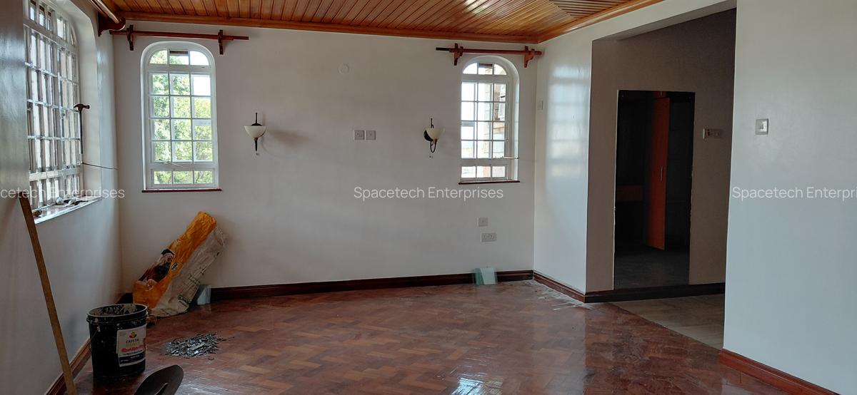 5 Bed House with En Suite in Nyari - 14