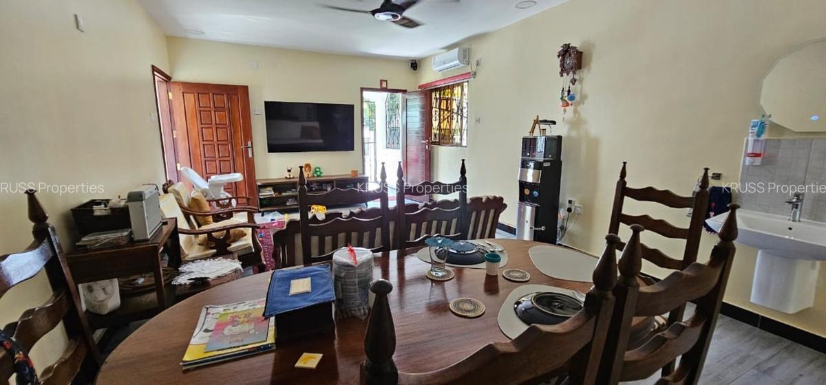 2 Bed House with En Suite at Hs100 - 6