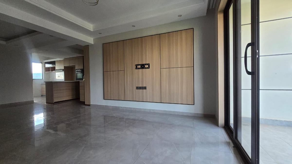 3 Bed Apartment with En Suite in Riverside - 16