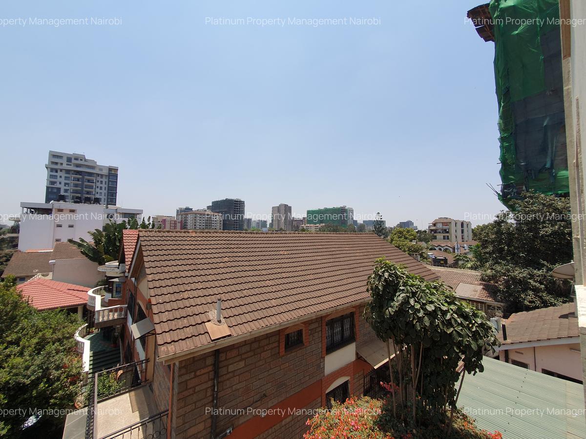 4 Bed Apartment with En Suite in Parklands - 17