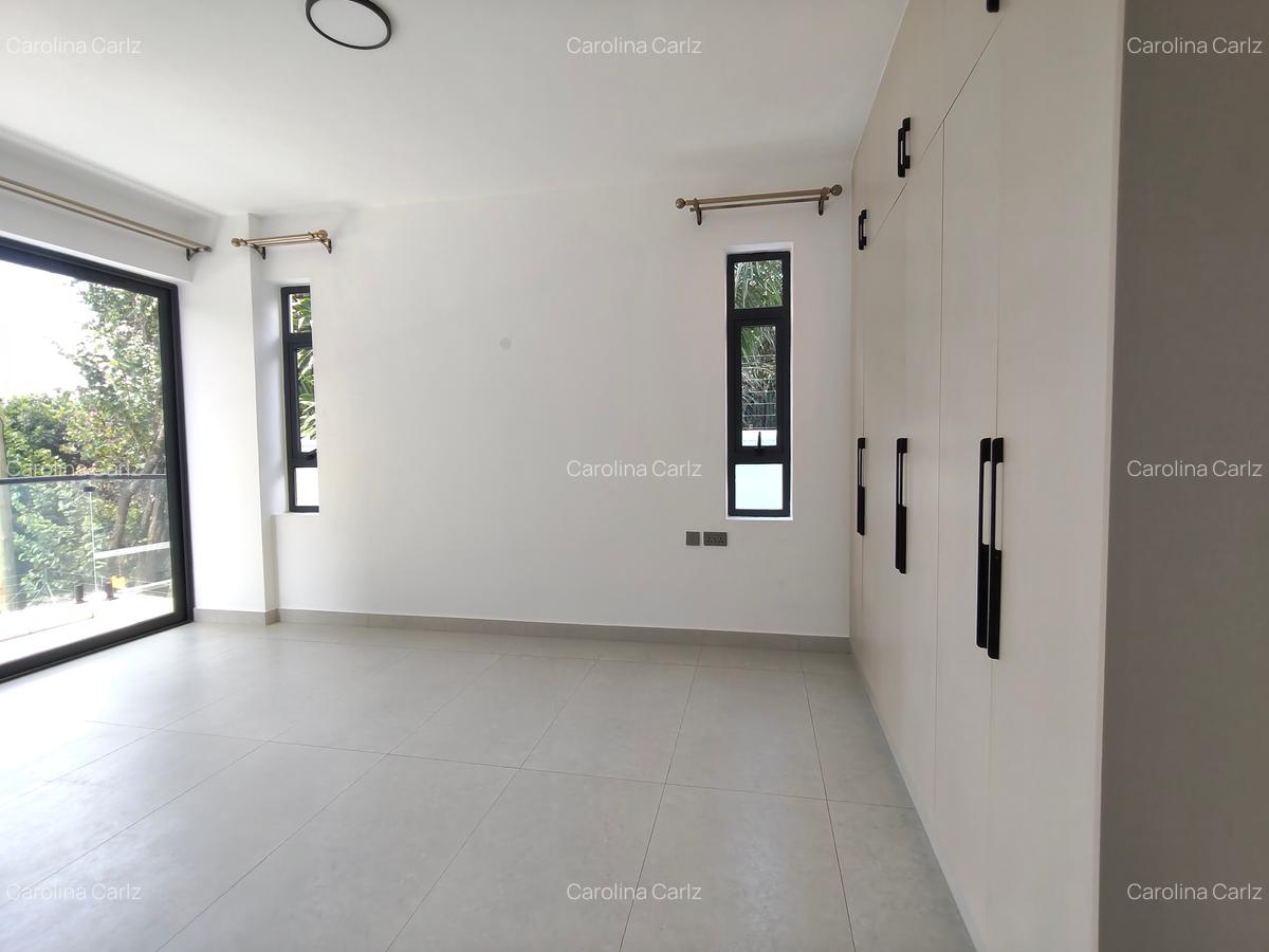 3 Bed Apartment with En Suite at Brookside Drive - 12