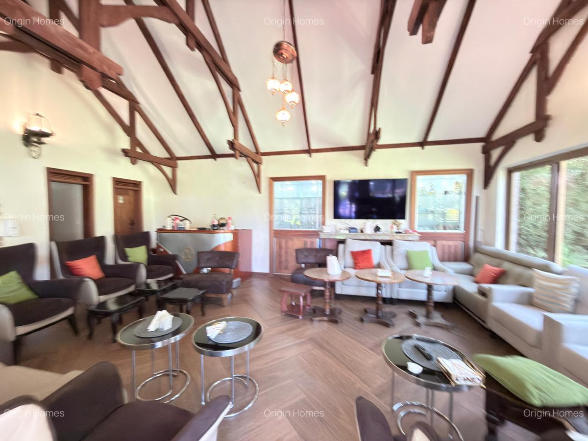 1 Bed House with En Suite in Lavington - 8