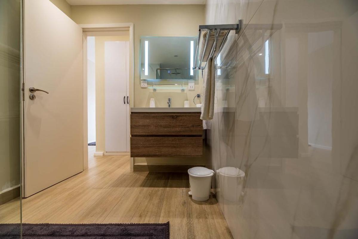 Serviced 1 Bed Apartment with En Suite at Riverside - 16
