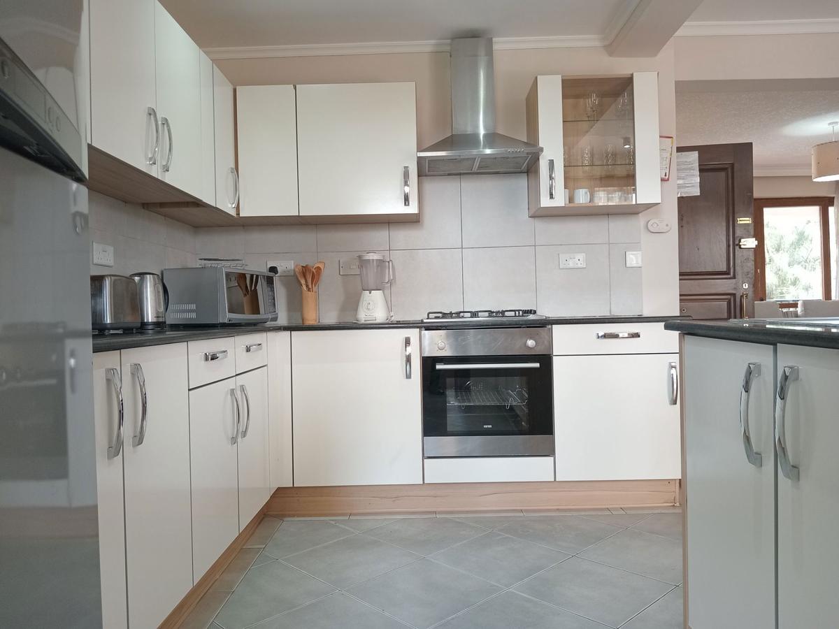 Serviced 2 Bed Apartment with En Suite in Upper Hill - 6