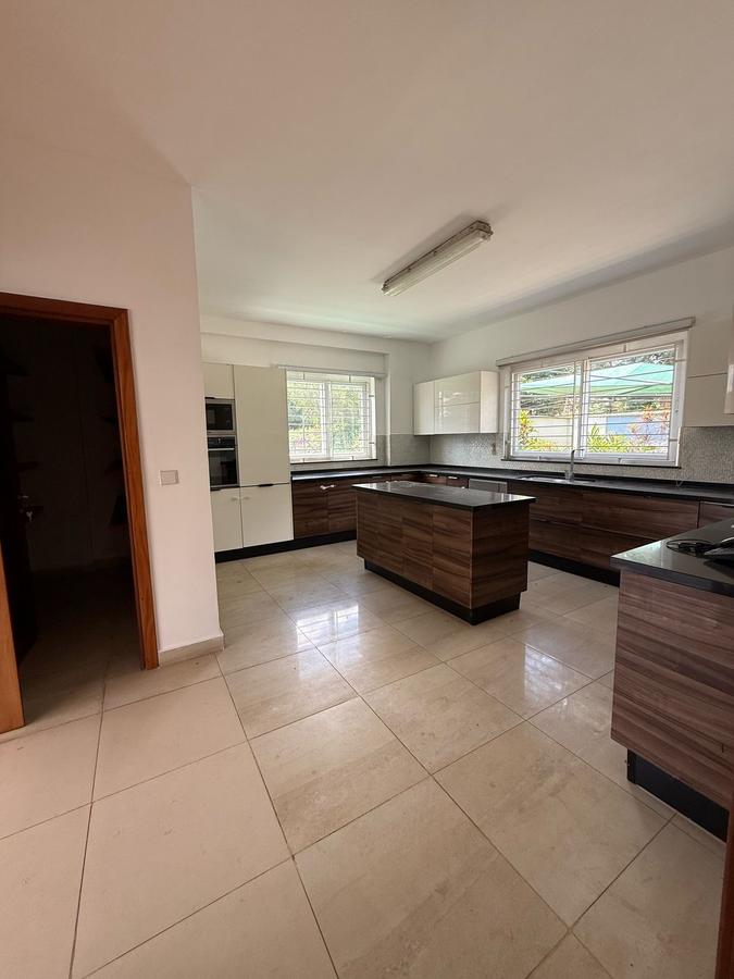 4 Bed Townhouse with En Suite in Lavington - 11