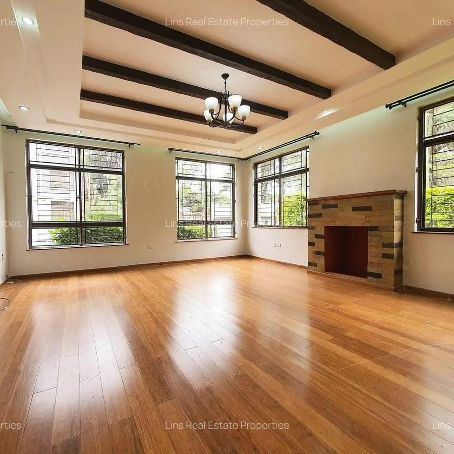 5 Bed Townhouse with En Suite in Lavington - 2