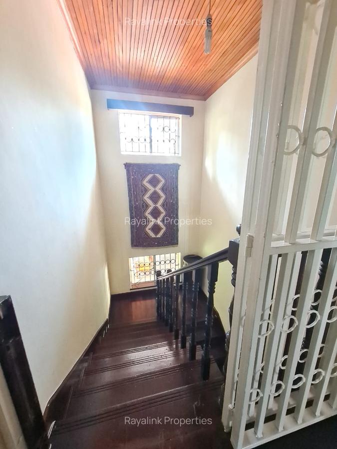 5 Bed House with En Suite at Nyari - 14