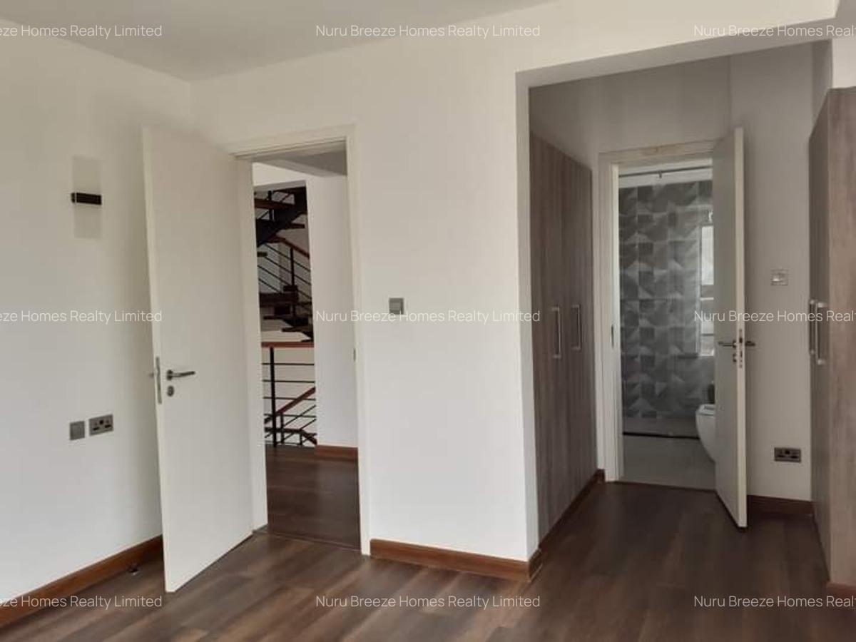 4 Bed Townhouse with En Suite in Lavington - 19