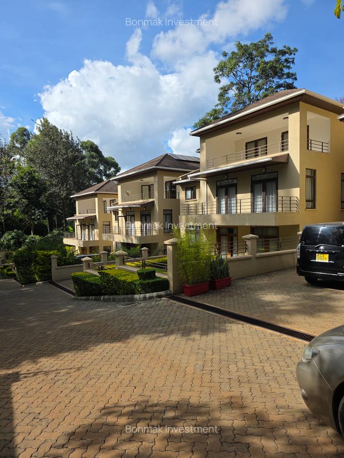 5 Bed Townhouse with En Suite at Lavington Green. - 1