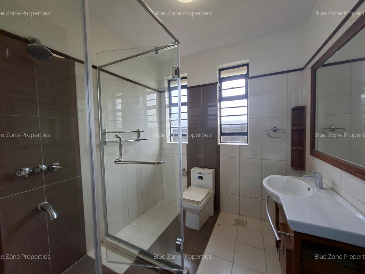4 Bed Townhouse with En Suite at Close To Braeburn School - 10