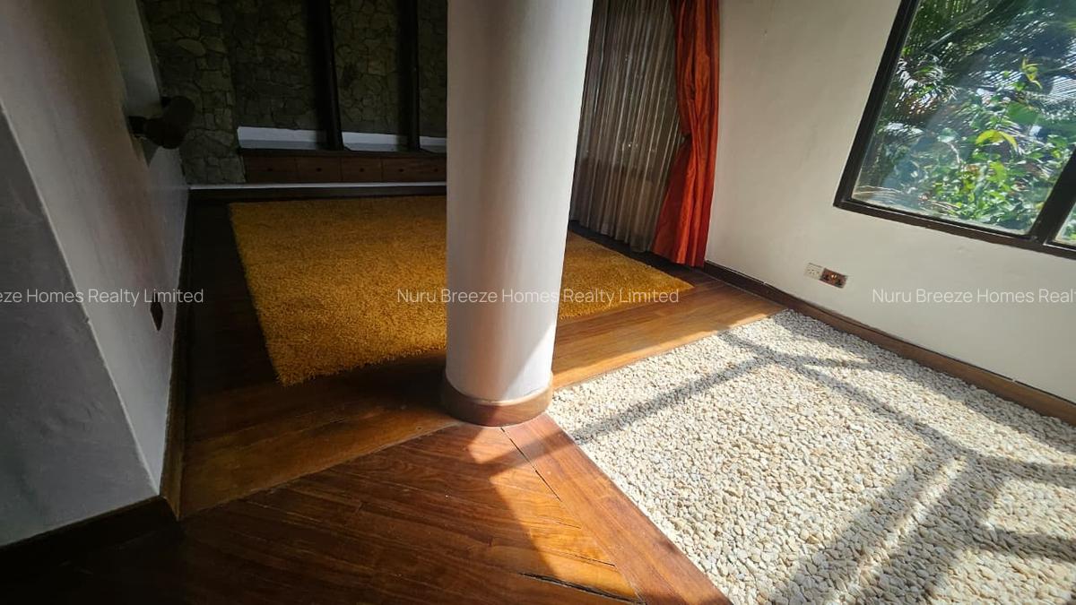 6 Bed House with En Suite in Runda - 4