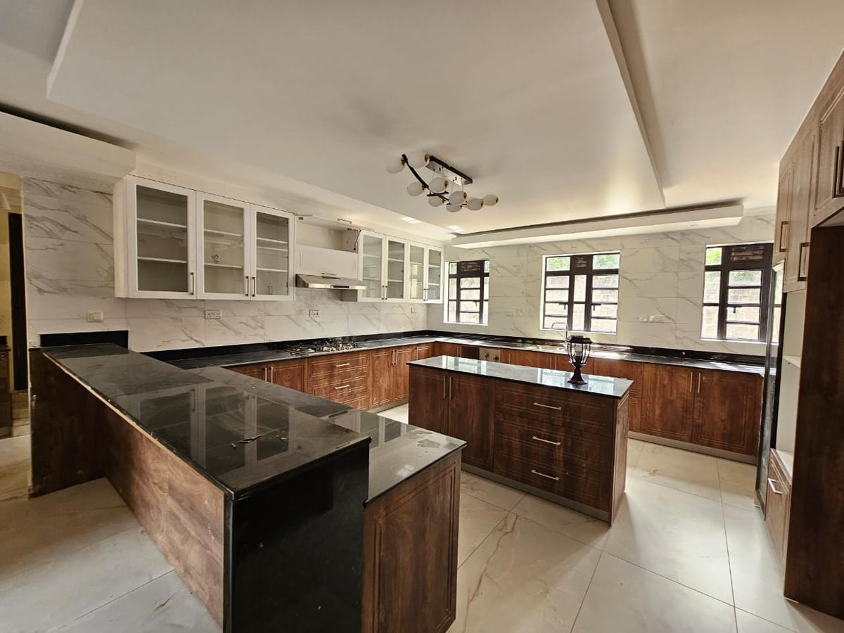 6 Bed House with En Suite in Kitisuru - 3